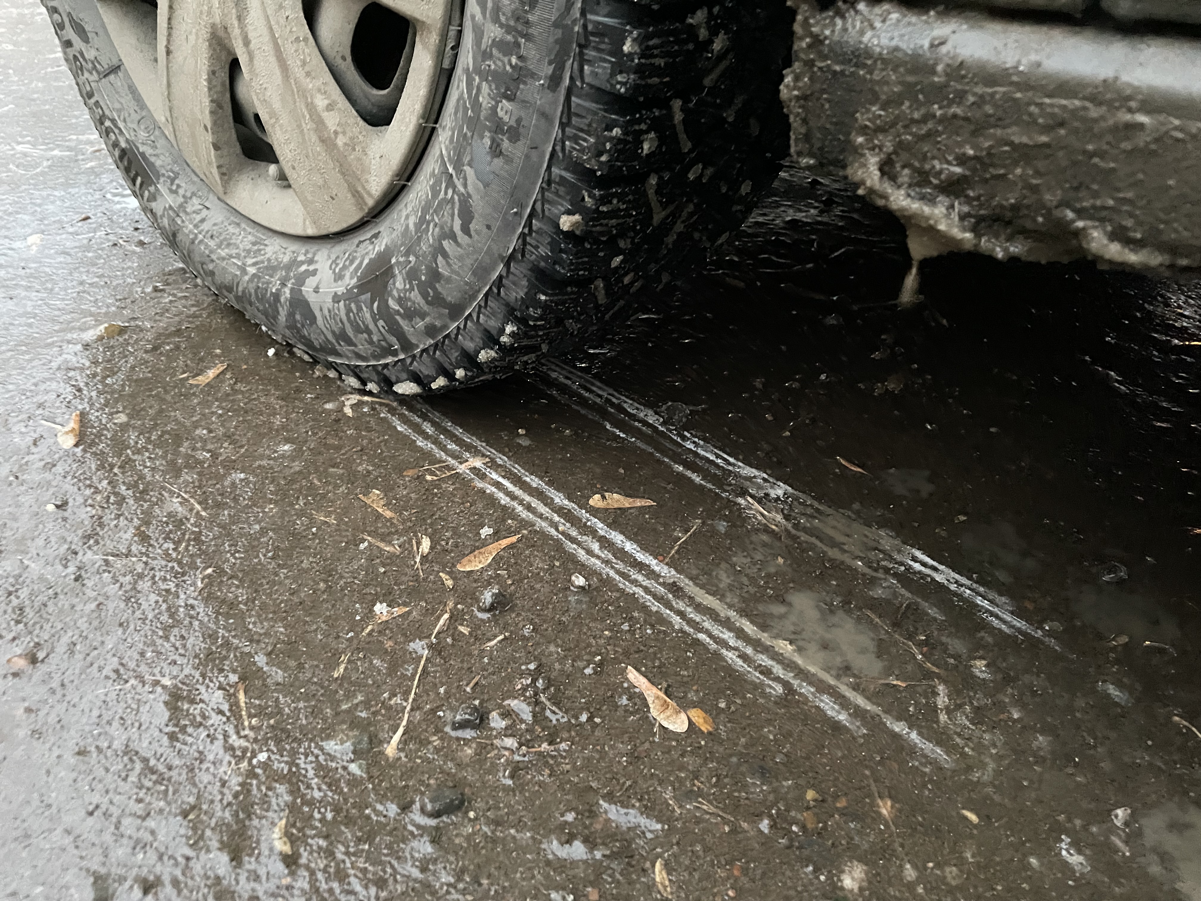 За летнюю резину начали штрафовать водителей в ЗКО